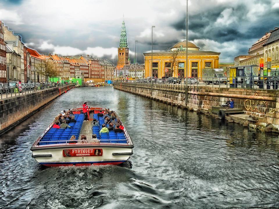 10-lokasi-romantis-eropa-kopenhagen-denmark_compressed