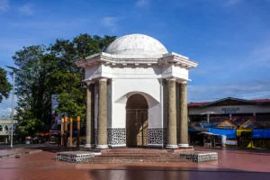 wisata-kota-tua-bengkulu-tugu-thomas-parr